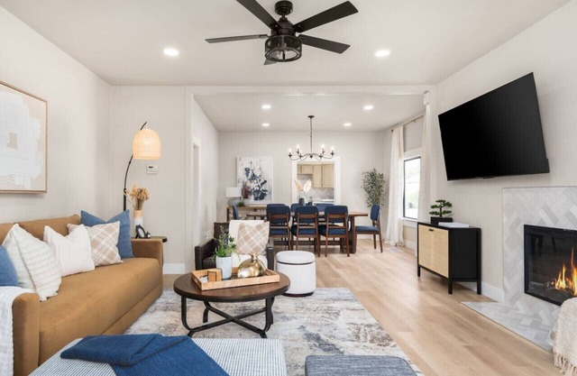 Downtown Lodi l 5 Bedrooms Sleeps 10 l Renovated