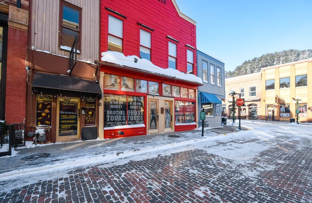 Downtown Loft on Main Street Deadwood, Walk to Saloon 10 and all the casinos!