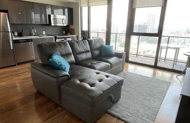 Downtown luxury 1 bedroom sleeps 3 wifi and laundry
