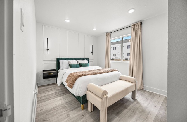Downtown Luxury Retreat -- Sofa bed + Bart cart + Towel Warmer + Washer/Dryer