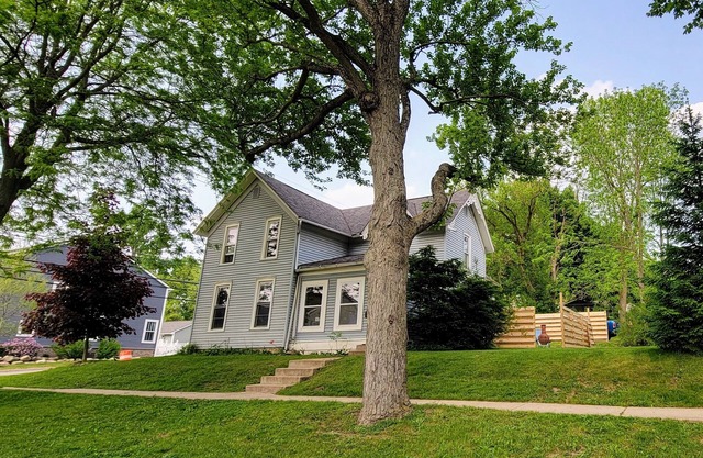 Downtown Milford , great location