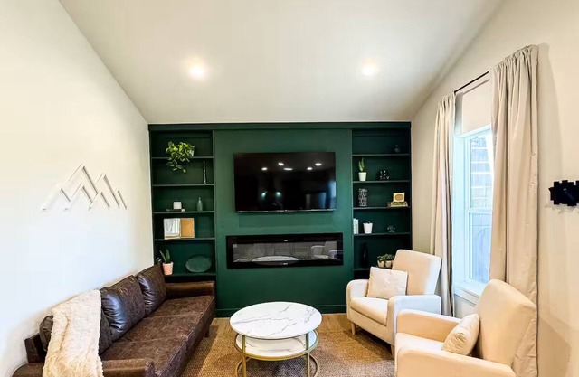 Downtown Modern Carriage House
