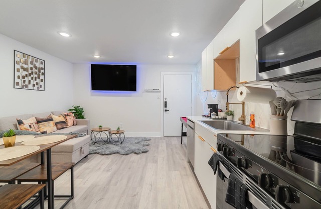 Downtown Modern Cozy Apartment