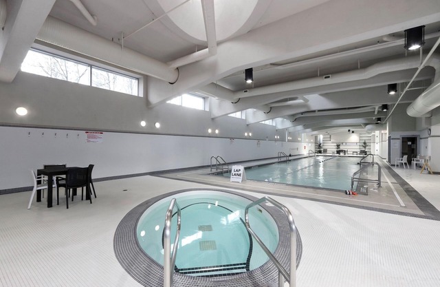 Downtown Modern-Industrial Condo 2bd/2bth + Parking
