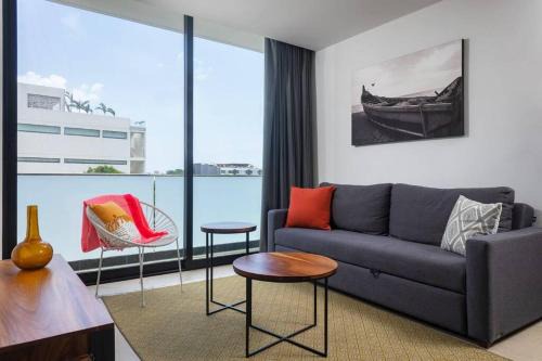 Downtown modern apartment Unique location