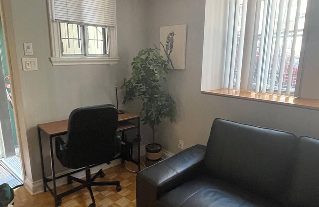 Downtown Montreal condo, so close to everything your heart desires yet quiet!