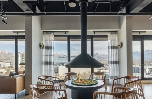 DT Mountain Views + Fire pit |Free Pkg, Gym