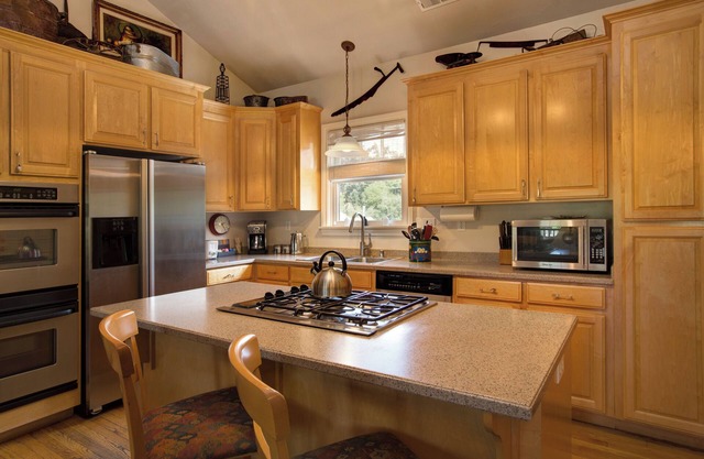 Downtown Murphys Loft: Spacious & Stylish