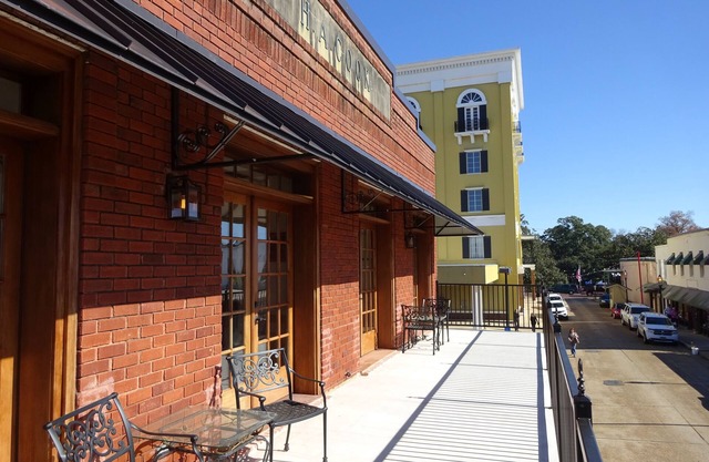 Gehen Sie zu Natchitoches Meat Pie Festival, Car Show, Tour of Homes & Weihnachtsbeleuchtung