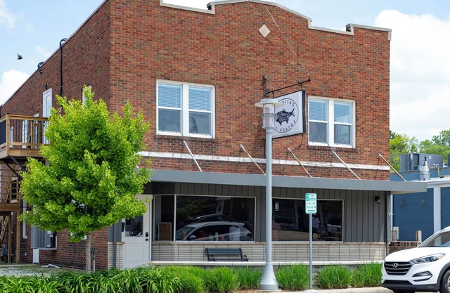 Downtown New Buffalo Suite 2B , Walk to Beach, King Beds