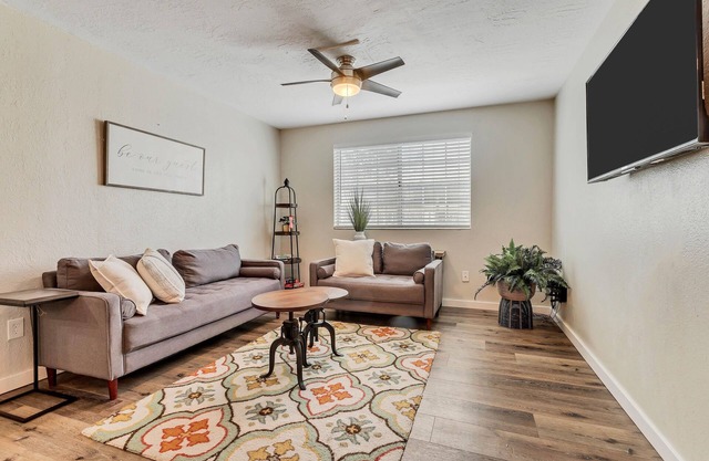 Downtown Orem Condo/ 30 Minutes to Sundance Resort/ 5 Minutes to UVU