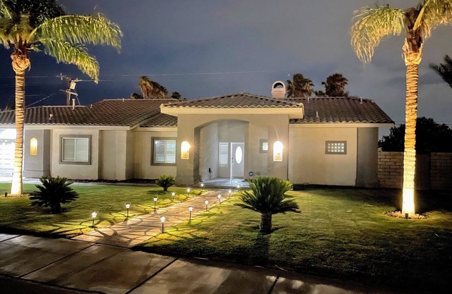 Downtown Palm Springs, 4 King Bedrooms, Salted Pool, Game Room, Pergola, Spa