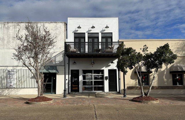 Downtown Pascagoula Condo! Sleeps 4!
