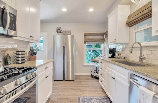Downtown Paso: Rosé Getaway 2 Bed/1 Bath