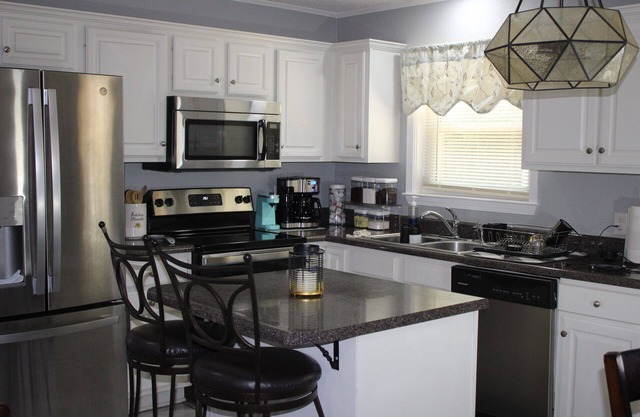 Downtown Pensacola Oasis- Near- Dog Friendly Close to Beach