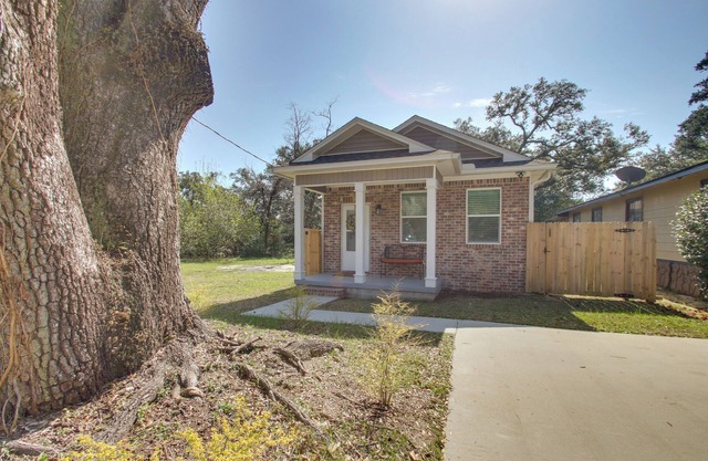 Downtown Pensacola Vacation Rental w/ Yard!