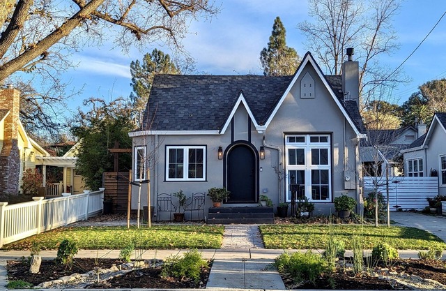 Downtown Pleasanton Cottage
