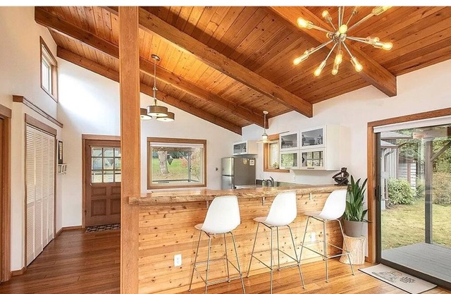 Downtown retreat with hot tub, & beach steps away