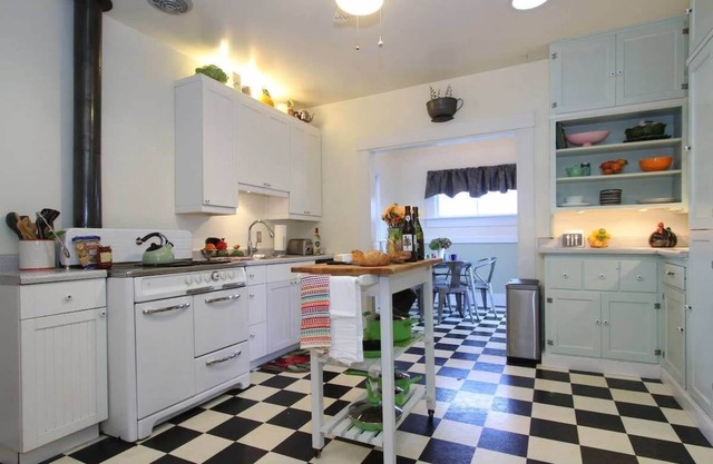 Downtown Retro Bungalow Dog Friendly