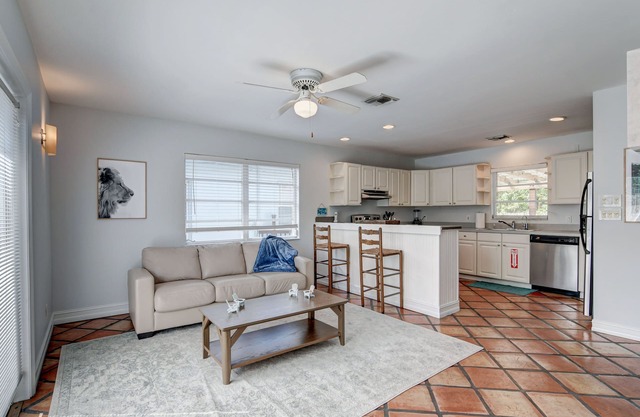 Downtown's Hidden Gem- 0.5 miles from Las Olas