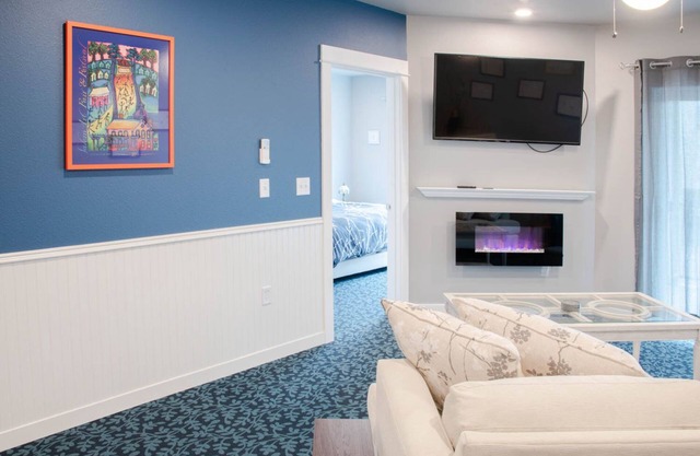 Downtown Salem Oregon Loft Apartment 227 w/ decks and parking