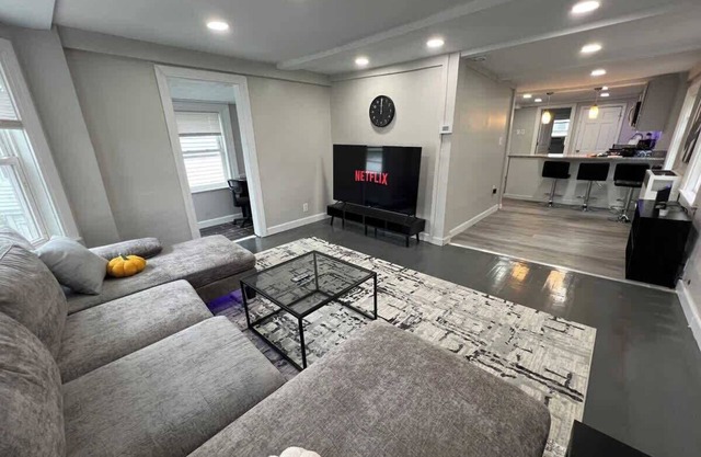 Downtown Salem retreat 3BD w/parking