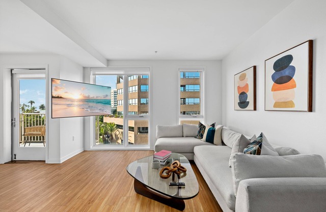 Downtown Santa Monica Top Floor Ocean View 2BR/2BA