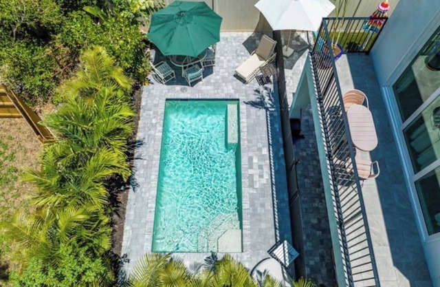 Downtown Sarasota w/Saltwater Pool + Hot Tub