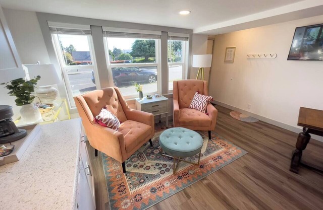 Downtown Studio | Small + Stylish | Near WWU