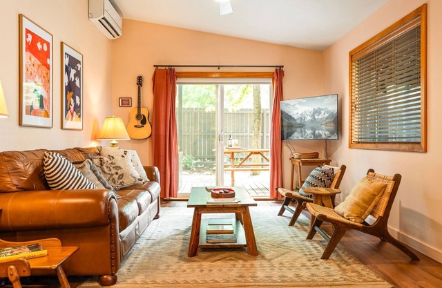 Downtown Stylish Townhome w/ Sauna & HotTub!