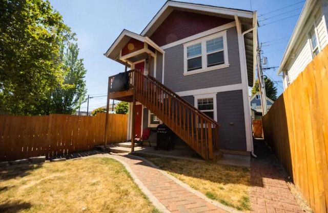 DOWNTOWN TACOMA HAUS VON GRAU # 4