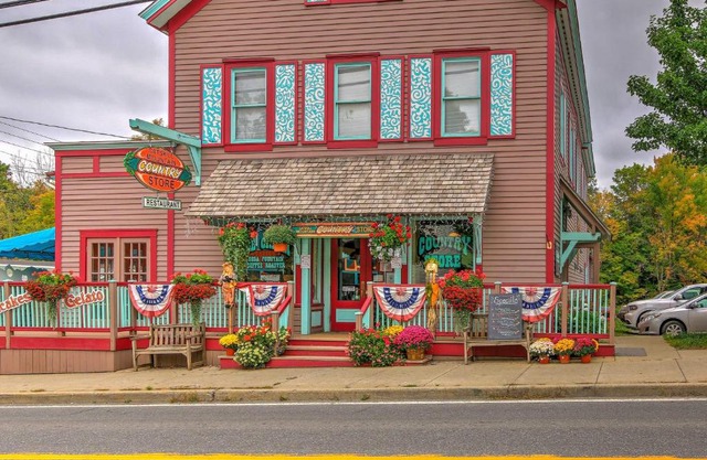 Downtown Tannersville Apt - 3 Mi to Hunter Mtn