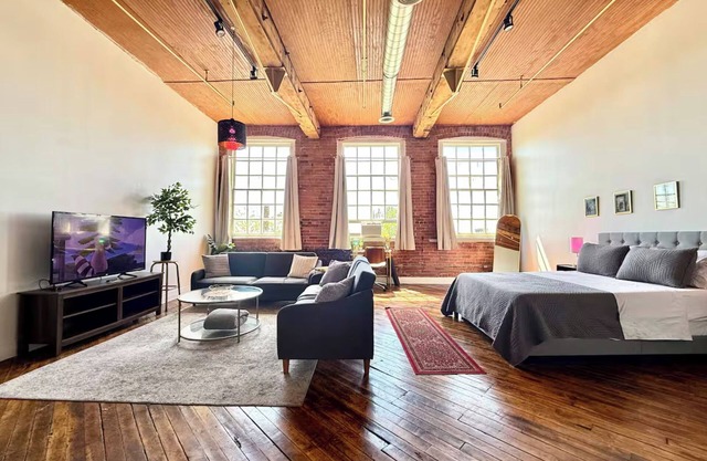 Downtown: The Belle Isle View Loft