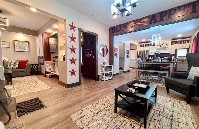 Downtown, Themed Rooms w/Luxury Design