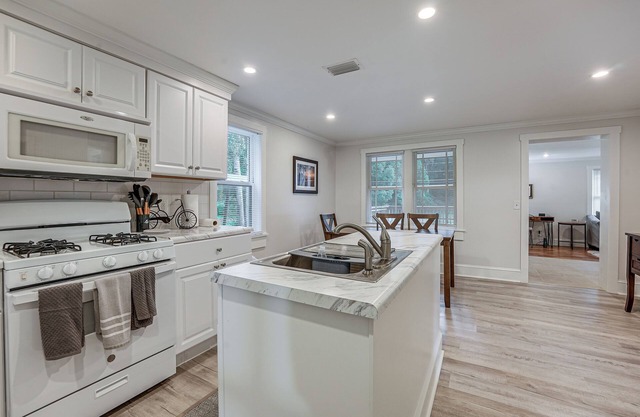 Downtown Thomasville Home w/ Yard & Fire Pit