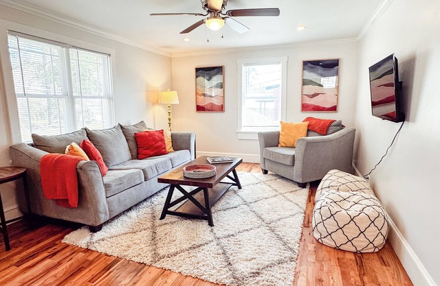 Downtown Thomasville Retreat- Walk Downtown!