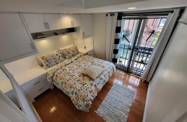 Downtown Toronto House Central 2BED 2BATH Subway Free Parking