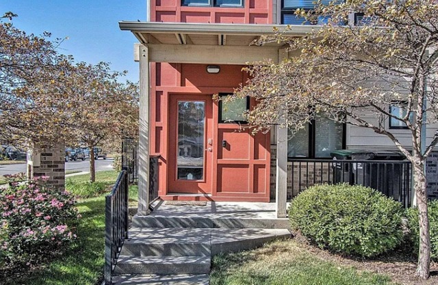 Downtown townhome! 2 car garage, 2 living rooms and 2 balconies w/skyline View!