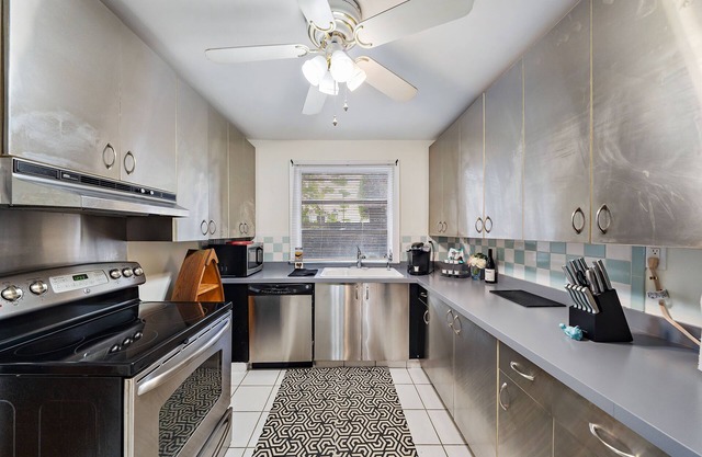 Downtown Tropical Oasis with a private In-Law suite