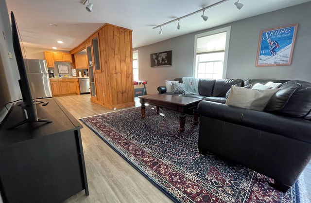 Charming 2 bedroom in Downtown Wilmington! On the Moover!