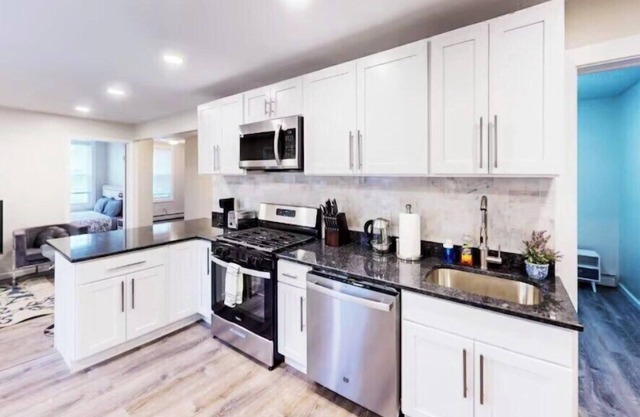 Downtown Yale| |5 bedroom Modern| Laundry|