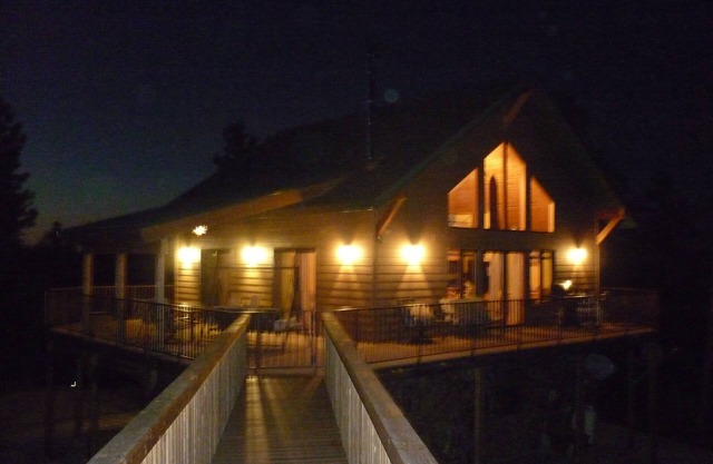 Drachenhöhle große Terrasse und Blick Berggipfel.