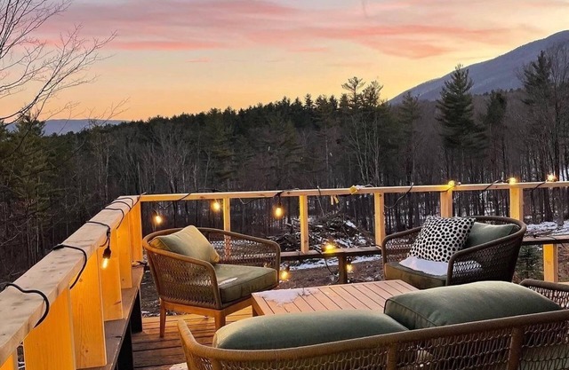 Dragonfly Cottage -Luxurious Mountain View A-Frame -quiet street close to town.