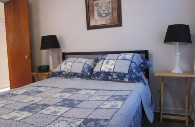 Dragons Roost a cheerful 2 bedroom home in Toledo
