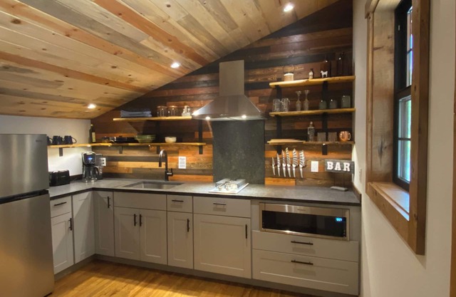 Drake's Hideaway @Aspen Hollow: Luxury Tiny Cabin near Glacier National Park