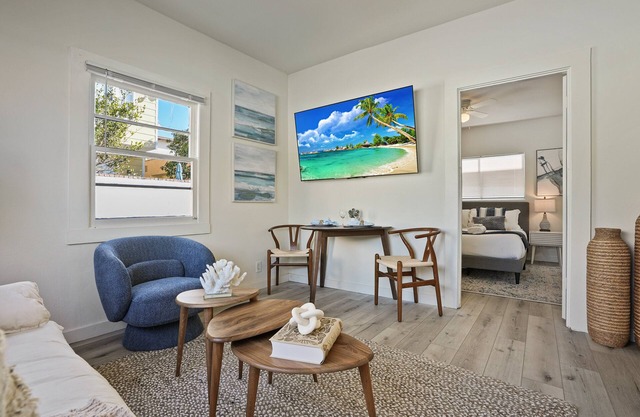 Draper Bungalow By CoastVH - Charming 1940's LJ Cottage – Steps from the Beach & Village