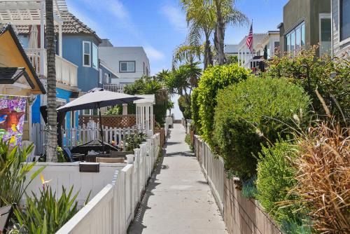 Dream 2 Story Home! Steps to the Ocean, Private Patio, AC, Hot Tub & BBQ
