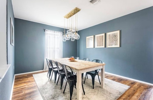 Dream 4-Bedroom Oasis in Vibrant South Austin – Space, Style & Location!