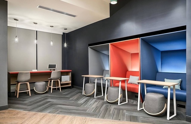 Dream Family Vacation! Parking, Walk to Frost Park and Cozy Cove Marina!