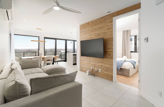 Dream Home Retreat - Condo in Laval with Spa